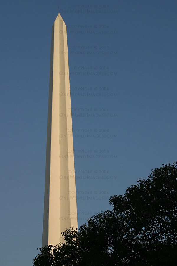[Photograph: Independence Monument]