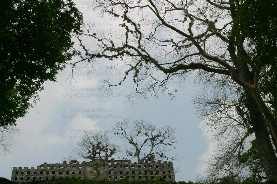 [Photograph: Edificio 33]
