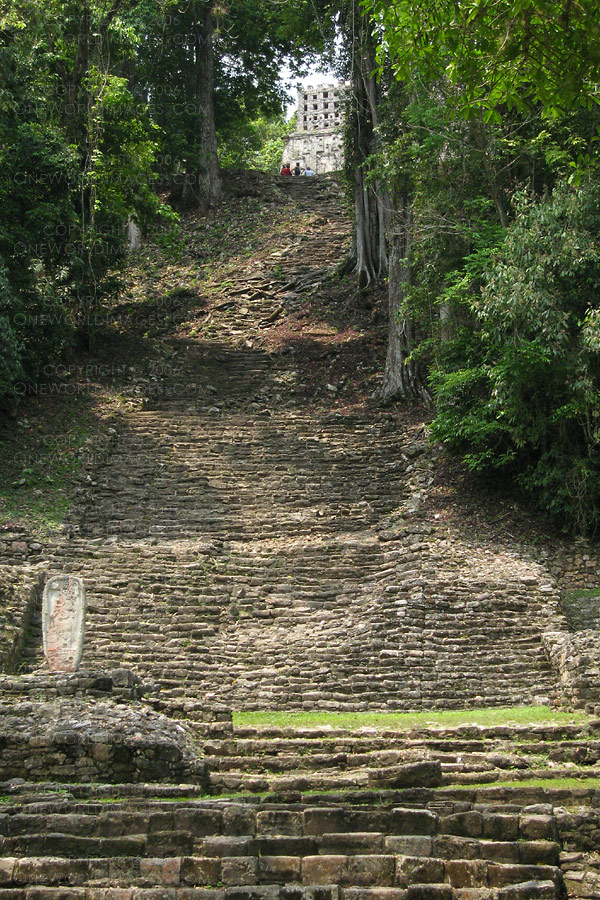 [Photograph: Stairway to Edificio 33]